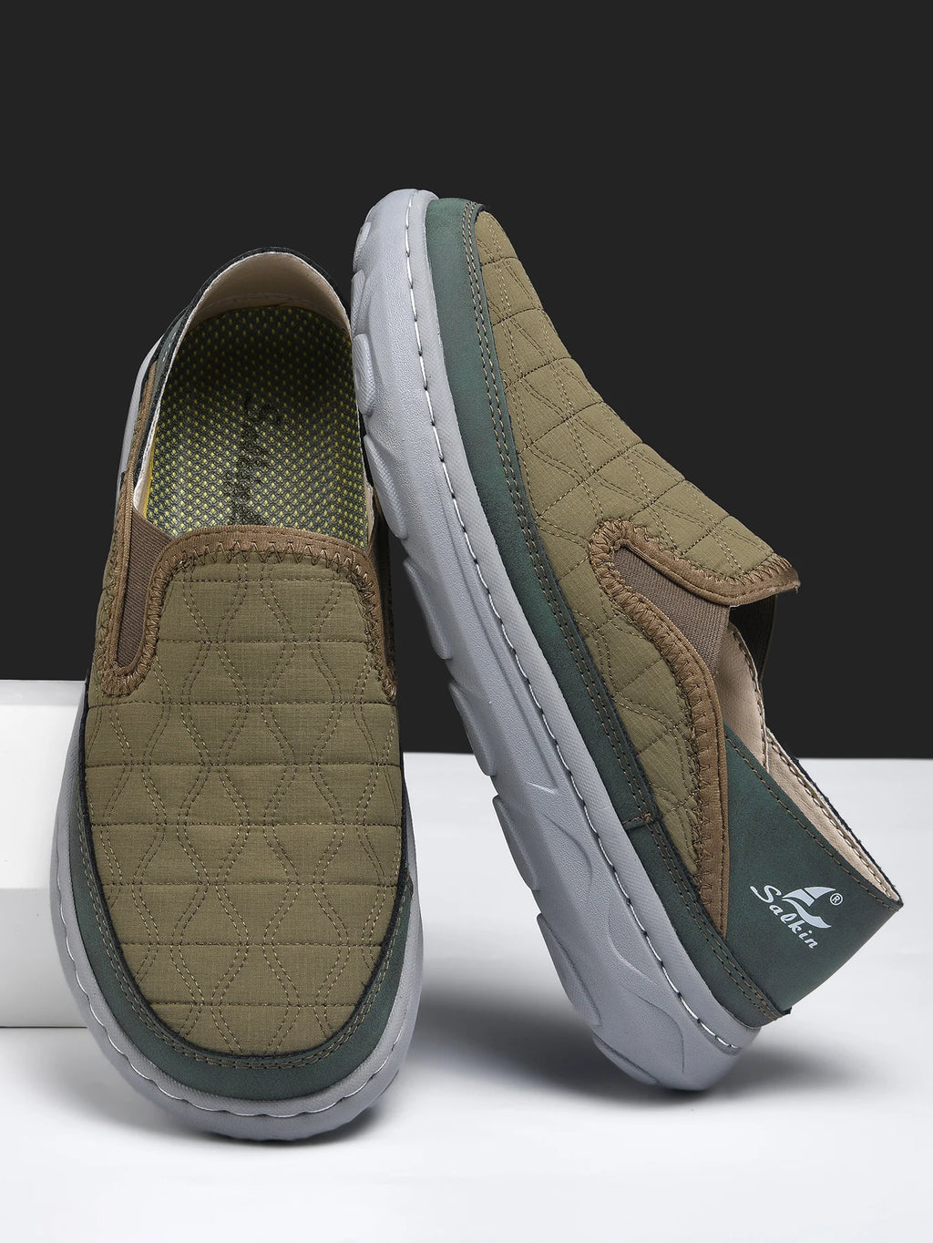 New Spring Breathable Sneakers Men Casual Shoes Lightweight Slip On Loafers Men Outdoor Shoes Walking Elastic Pantshoes Flats