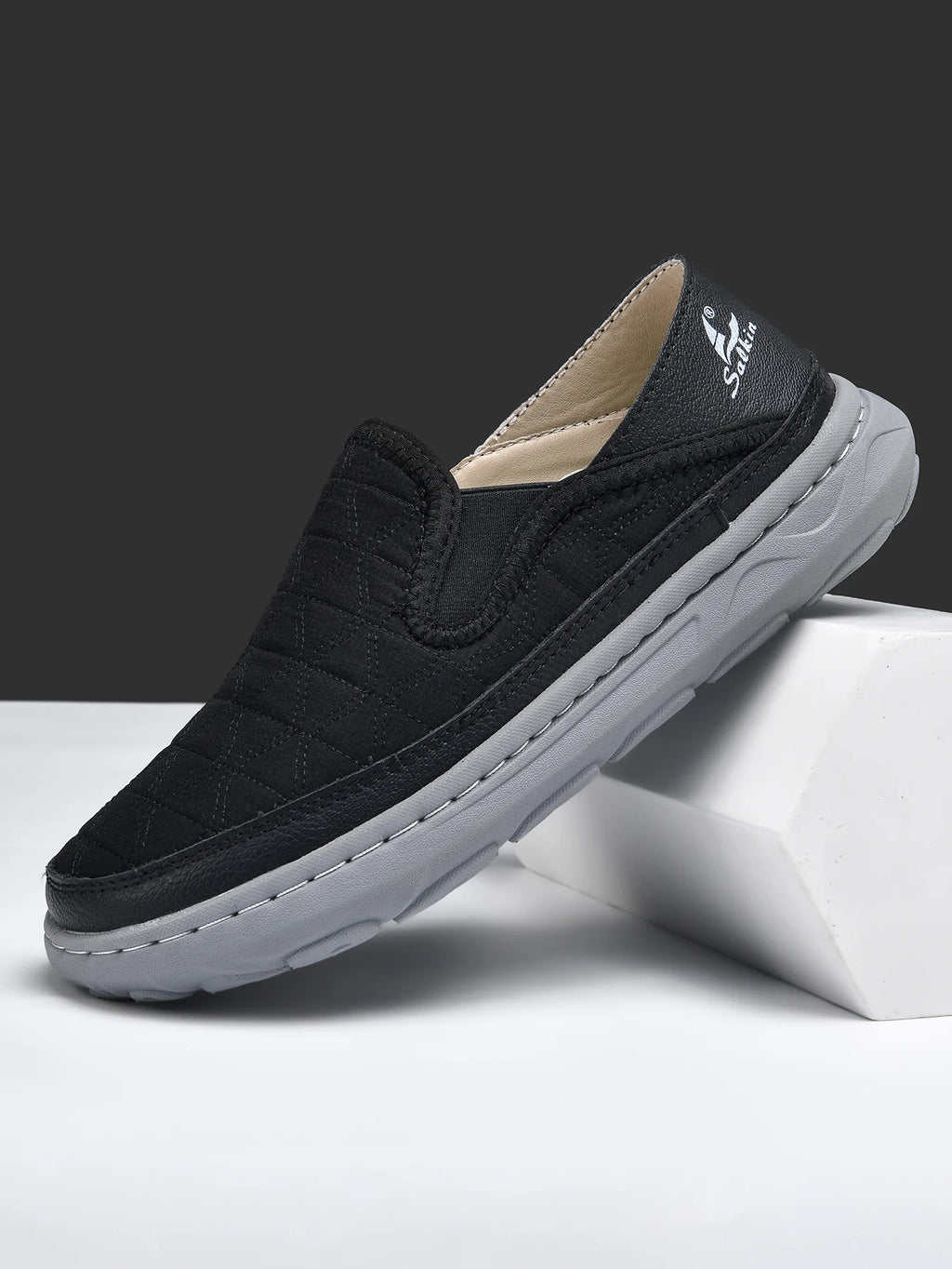 New Spring Breathable Sneakers Men Casual Shoes Lightweight Slip On Loafers Men Outdoor Shoes Walking Elastic Pantshoes Flats