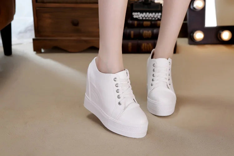 High Top Women's Casual Shoes Leather Casual Sneaker Hidden Increased Ladies Ankle Boots New Plush Woman Platform Boots Botines