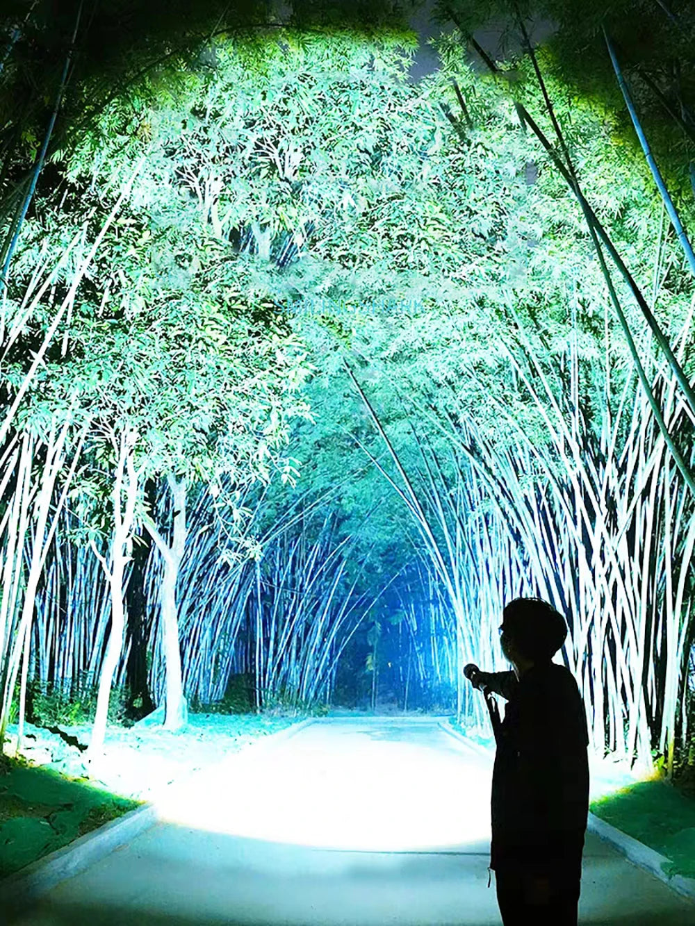 1000W Built-in Battery Flash Light Emergency Spotlights 9km 990000000LM Most Powerful Led Flashlights Tactical Torch 15000mah