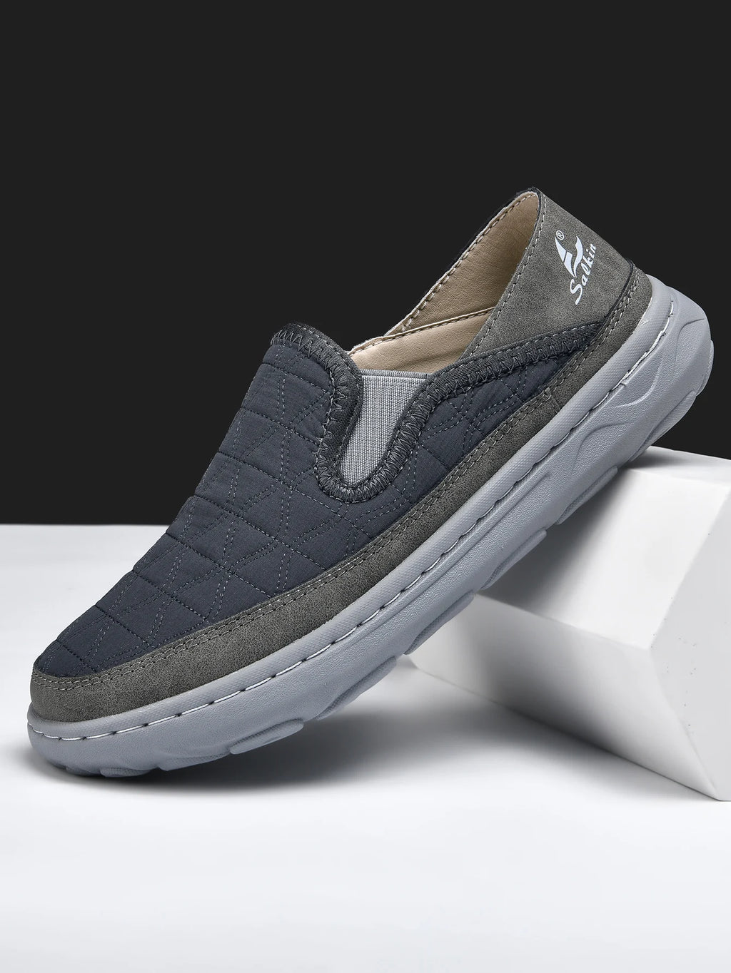 New Spring Breathable Sneakers Men Casual Shoes Lightweight Slip On Loafers Men Outdoor Shoes Walking Elastic Pantshoes Flats