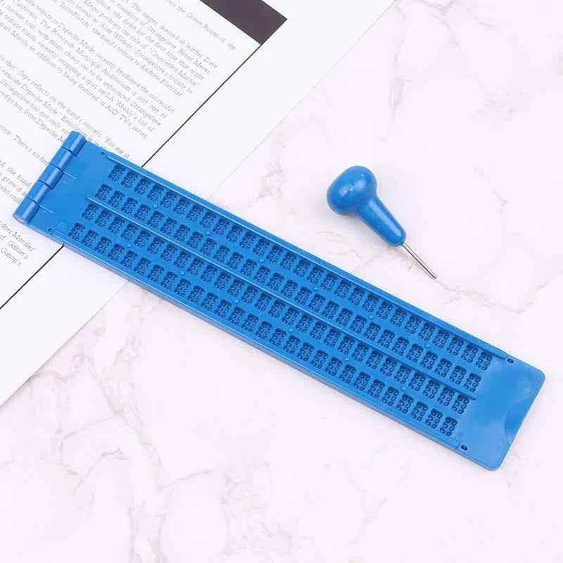 1Set 4 Lines 28 Cells Practical School Plastic Braille Portable Writing Slate Wth Stylus Green Blue School Study Supplies
