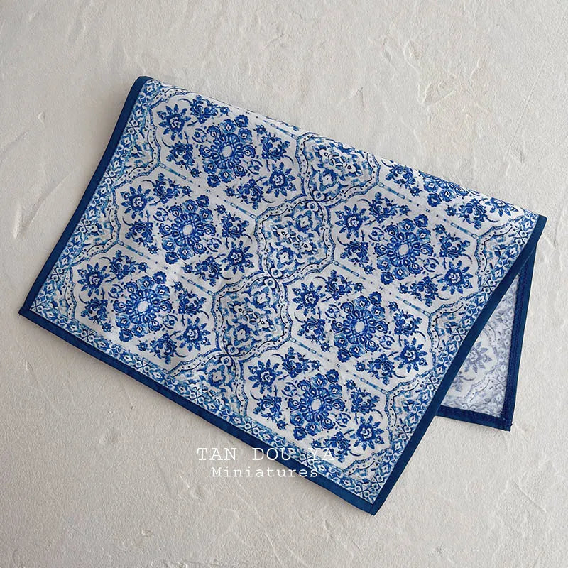 Miniature cloth blue and white porcelain tablecloth and throw pillow mini model for 1:6 bjd ob11 blythe dollhouse props Dolls ac