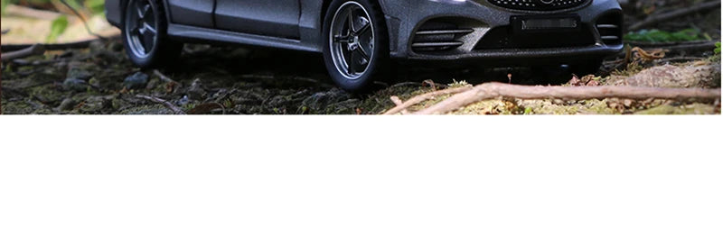 1:32 Mercedes C-Class Diecast Alloy Car Model – Sound & Light Toy Gift