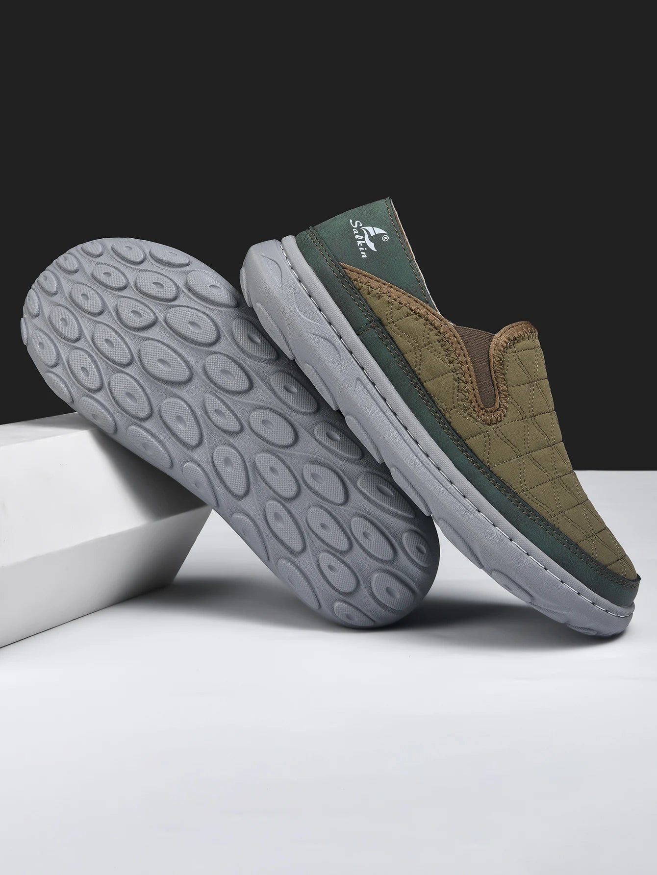 New Spring Breathable Sneakers Men Casual Shoes Lightweight Slip On Loafers Men Outdoor Shoes Walking Elastic Pantshoes Flats