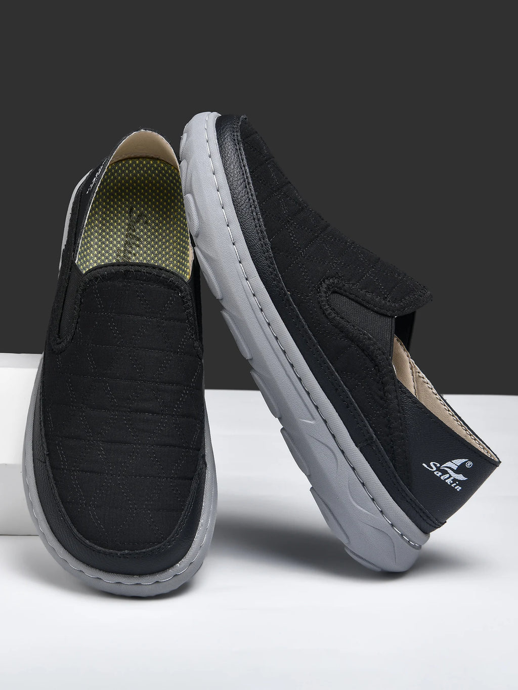 New Spring Breathable Sneakers Men Casual Shoes Lightweight Slip On Loafers Men Outdoor Shoes Walking Elastic Pantshoes Flats
