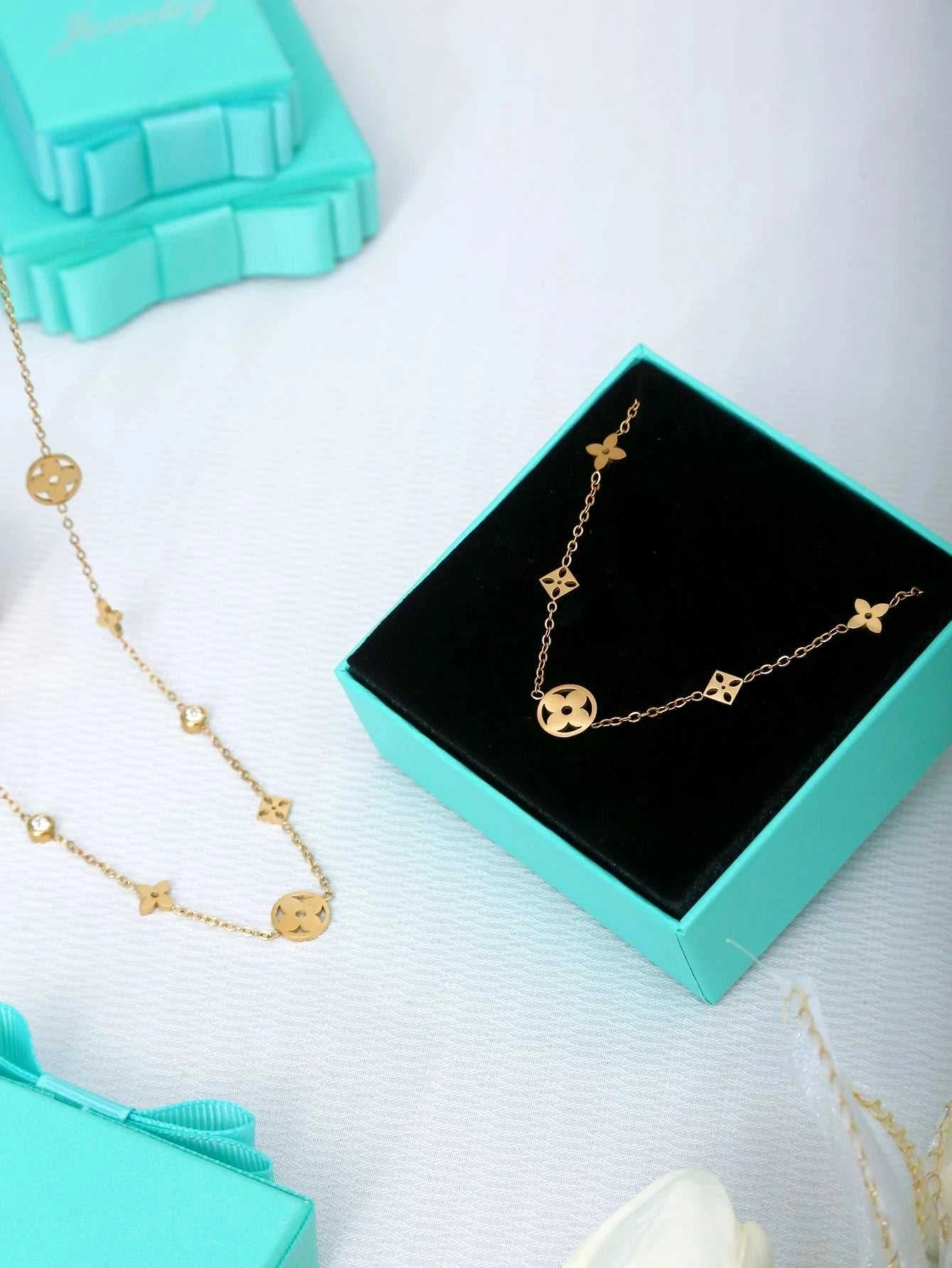 Fashionable Minimalist Stainless Steel Four-Leaf Clover and Lucky Flower Zirconia-Inlaid Necklace and Bracelet Jewelry Gift Set The jack market .AU The jack market .AU Jewellery & Chains $ 49 200001033:361180#Bracelet