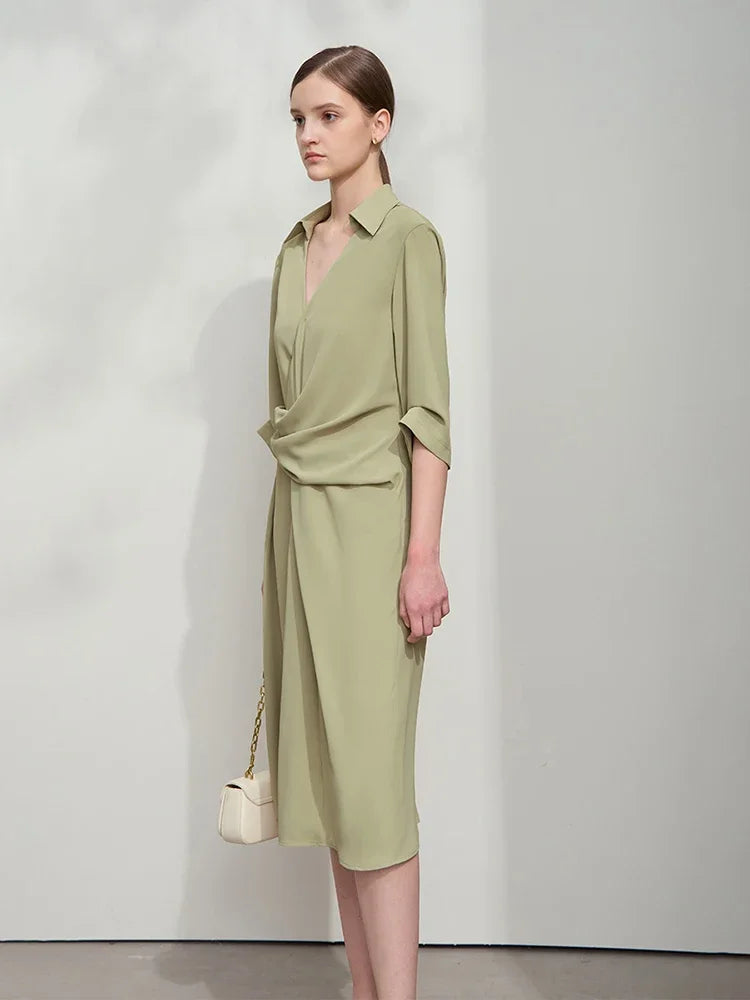 AMII Minimalist Dress Women 2025 Autumn New Elegant Office Lady Lapel V-neck Slim Non-stretch Pleated Knee A-Line Dress 12521027