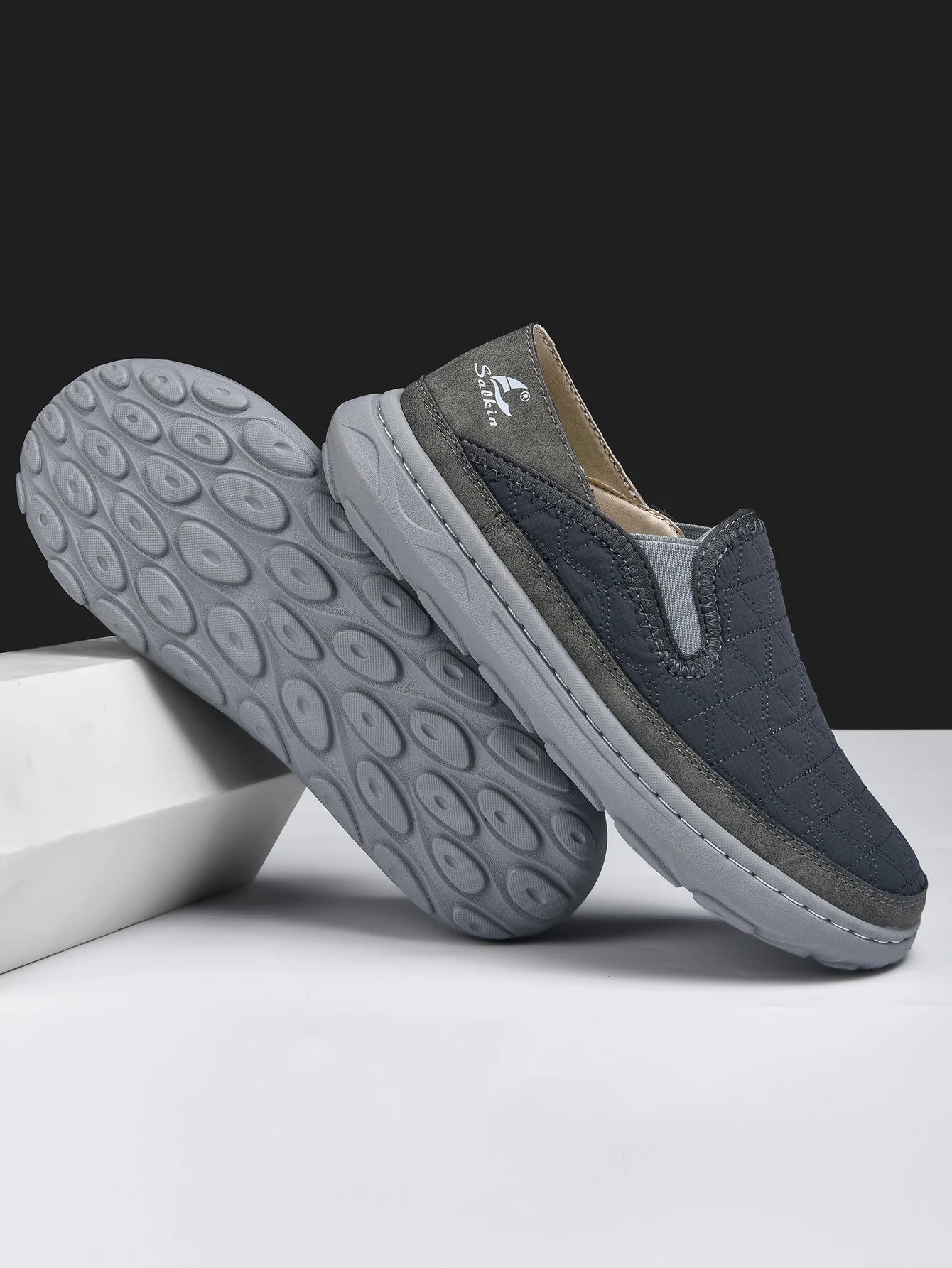 New Spring Breathable Sneakers Men Casual Shoes Lightweight Slip On Loafers Men Outdoor Shoes Walking Elastic Pantshoes Flats