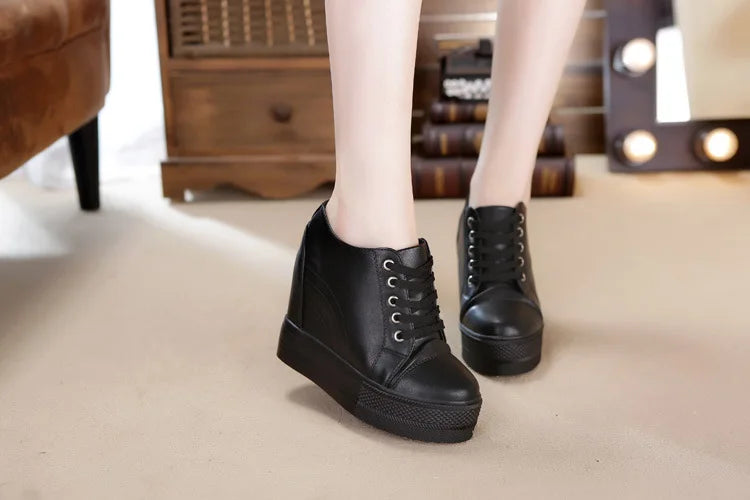 High Top Women's Casual Shoes Leather Casual Sneaker Hidden Increased Ladies Ankle Boots New Plush Woman Platform Boots Botines